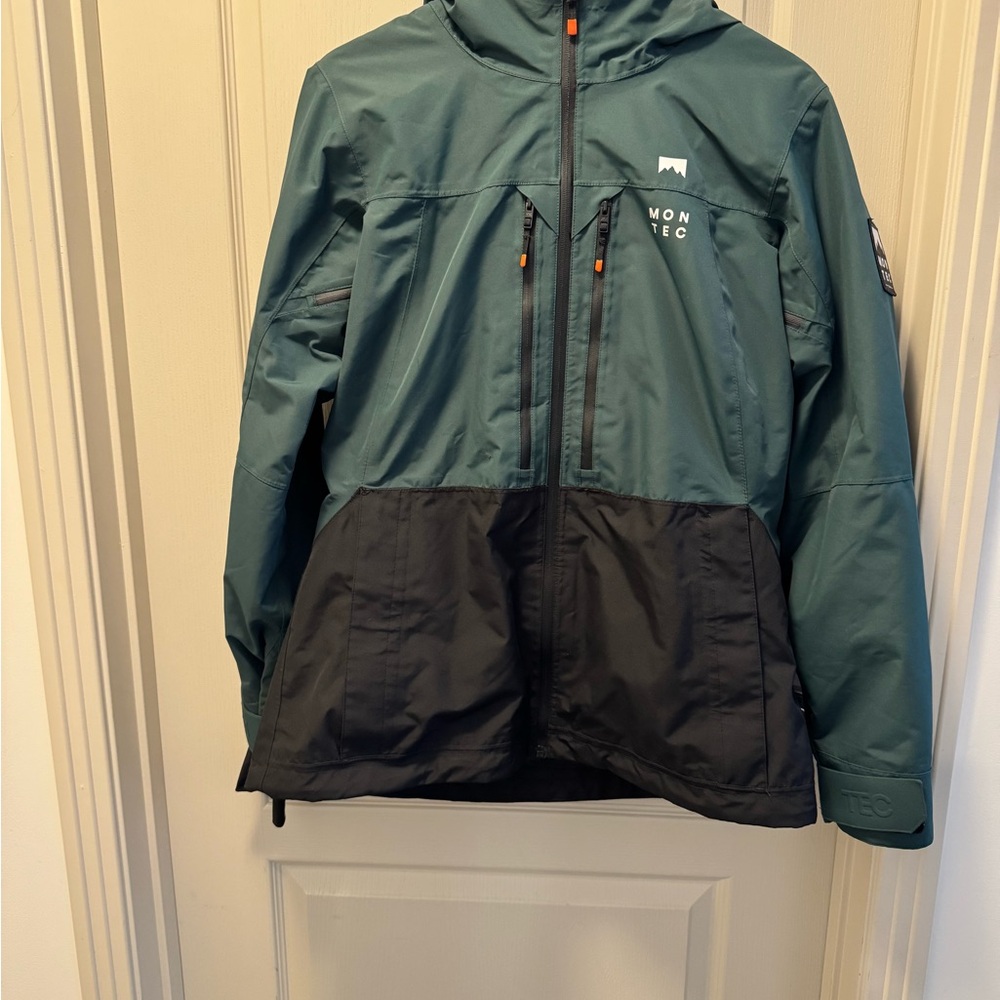 (Set) Women’s Green and Black Jacket and matching Bibs